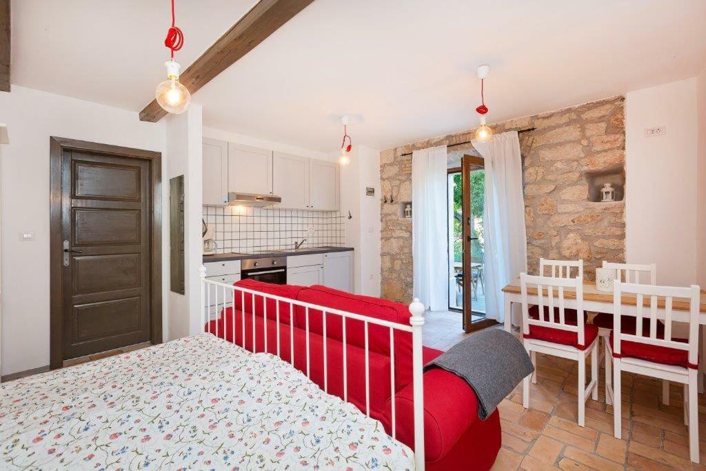 Old Town Studio And Apartment Vrsar Exterior photo